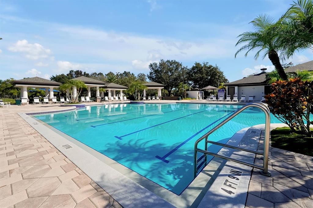 Activo con contrato: $585,000 (4 camas, 2 baños, 2115 Pies cuadrados)