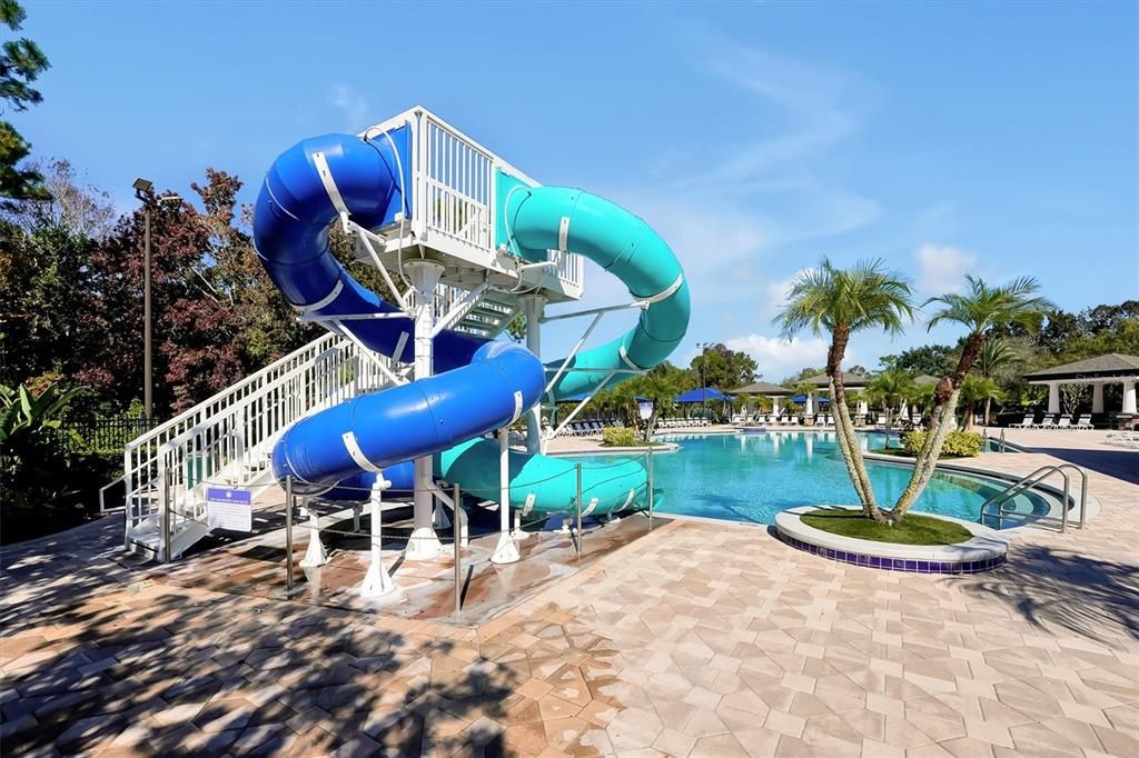 Activo con contrato: $585,000 (4 camas, 2 baños, 2115 Pies cuadrados)