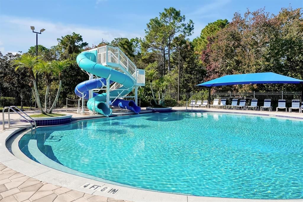 Activo con contrato: $585,000 (4 camas, 2 baños, 2115 Pies cuadrados)