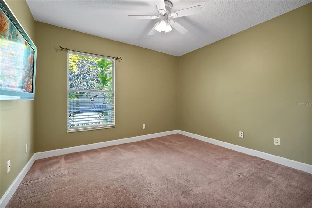 Activo con contrato: $585,000 (4 camas, 2 baños, 2115 Pies cuadrados)