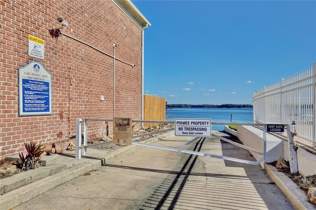 For Sale: $174,000 (2 beds, 1 baths, 891 Square Feet)