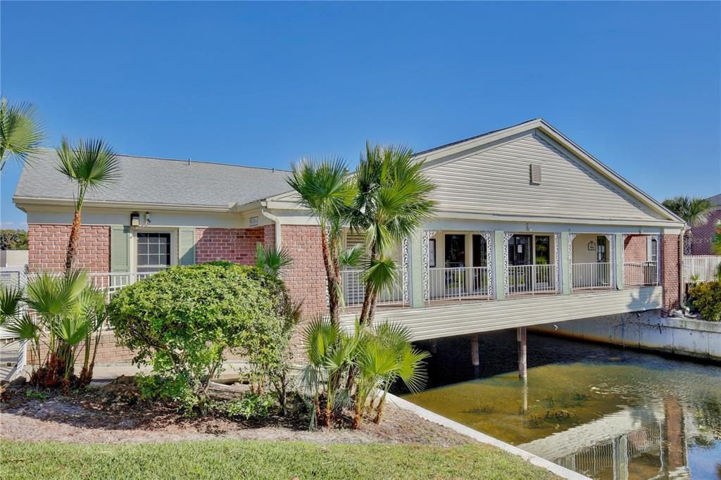 For Sale: $174,000 (2 beds, 1 baths, 891 Square Feet)