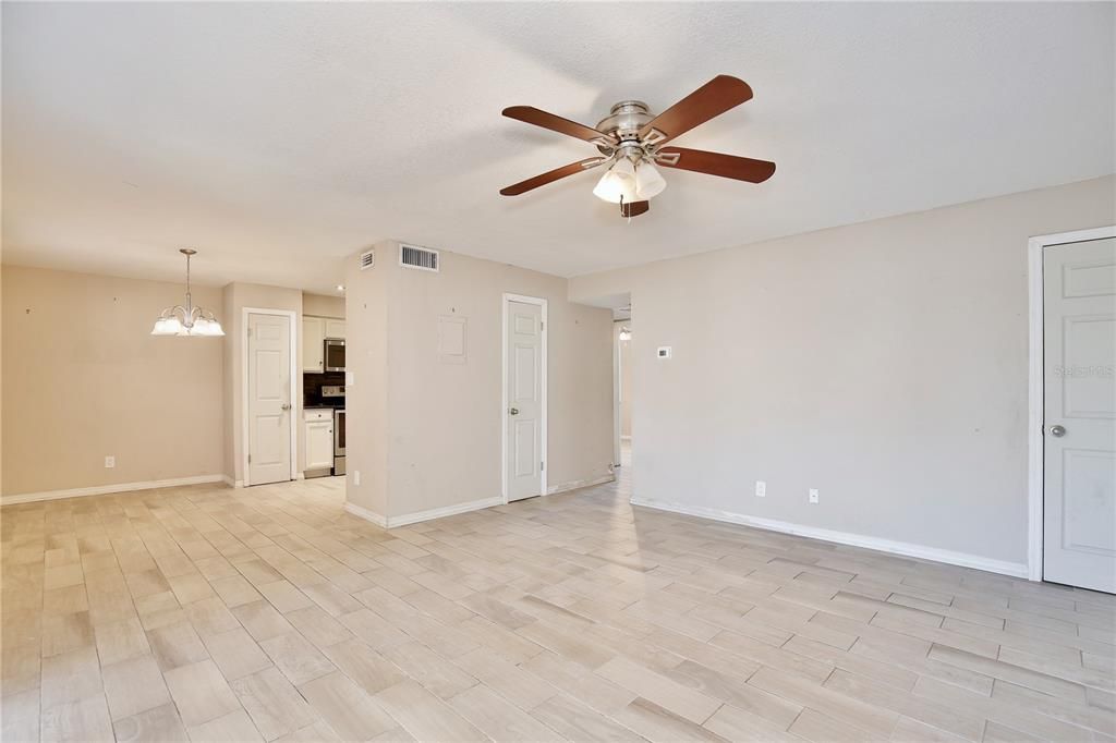 For Sale: $174,000 (2 beds, 1 baths, 891 Square Feet)