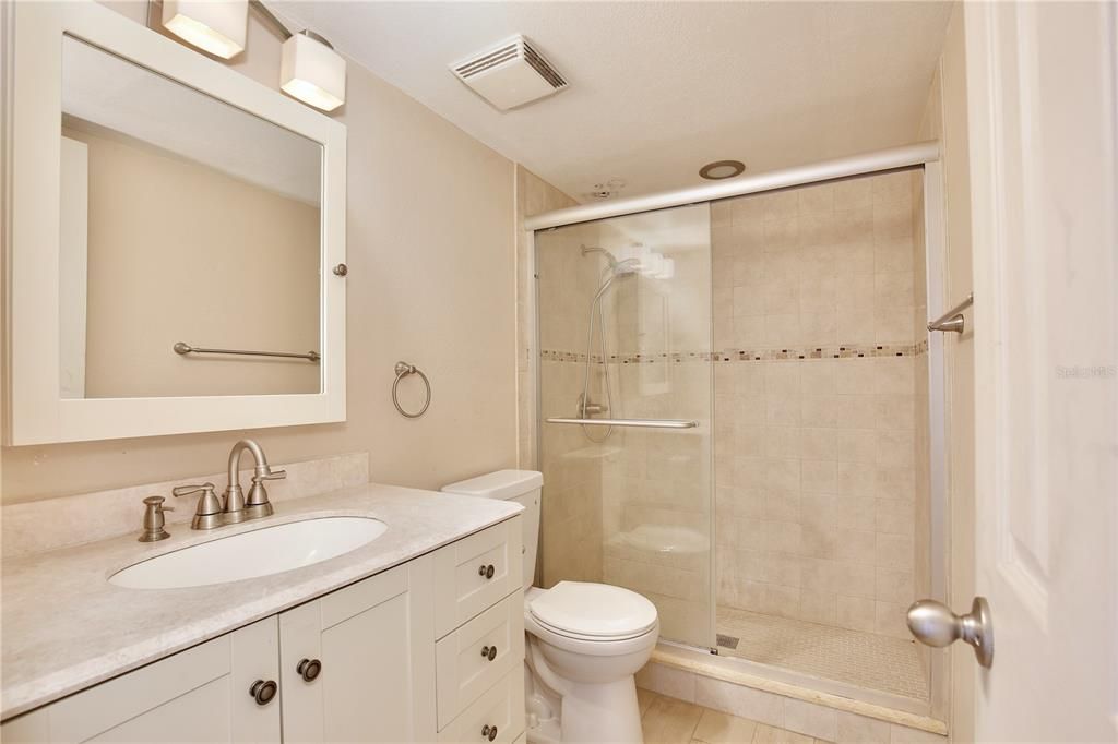 For Sale: $174,000 (2 beds, 1 baths, 891 Square Feet)