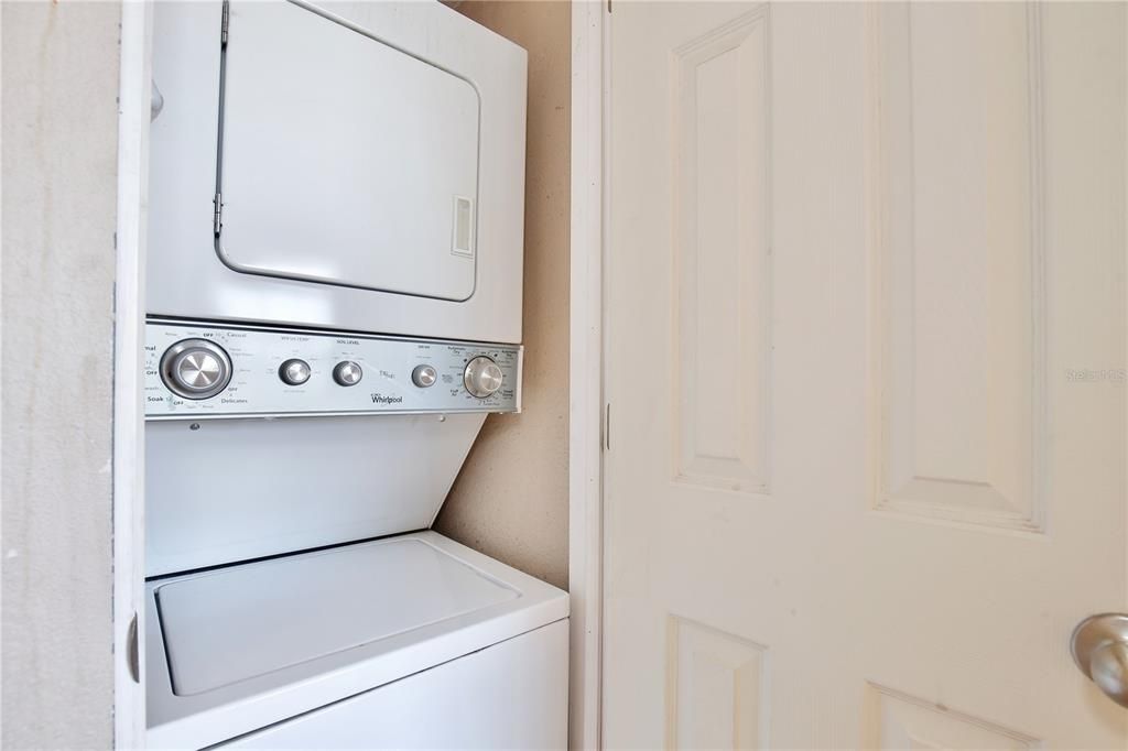 For Sale: $174,000 (2 beds, 1 baths, 891 Square Feet)