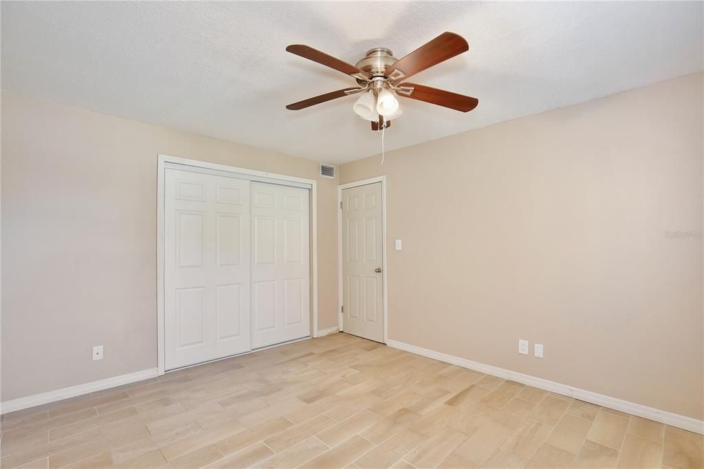 For Sale: $174,000 (2 beds, 1 baths, 891 Square Feet)