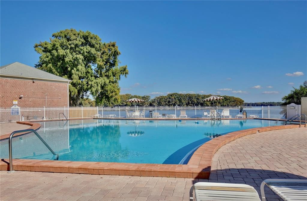 For Sale: $174,000 (2 beds, 1 baths, 891 Square Feet)