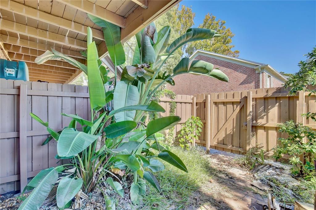 For Sale: $174,000 (2 beds, 1 baths, 891 Square Feet)