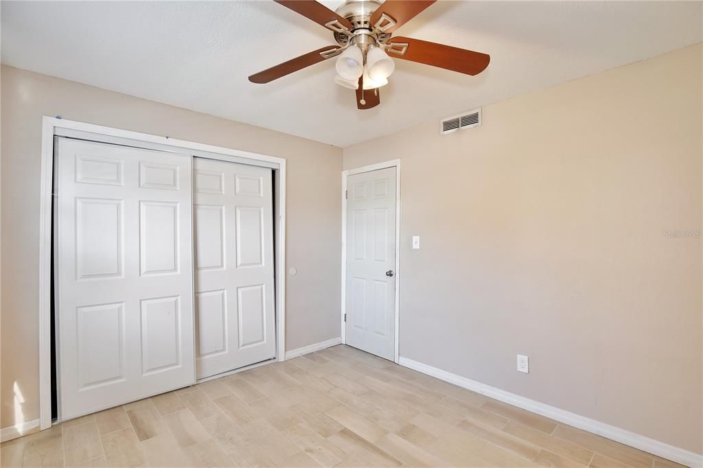 For Sale: $174,000 (2 beds, 1 baths, 891 Square Feet)