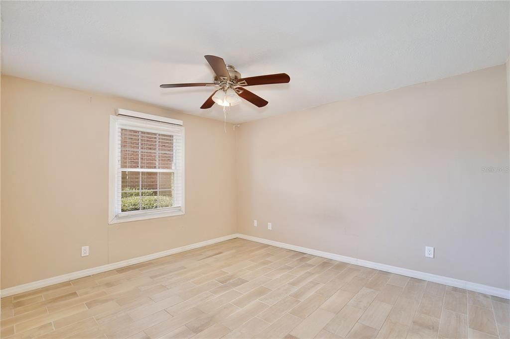 For Sale: $174,000 (2 beds, 1 baths, 891 Square Feet)