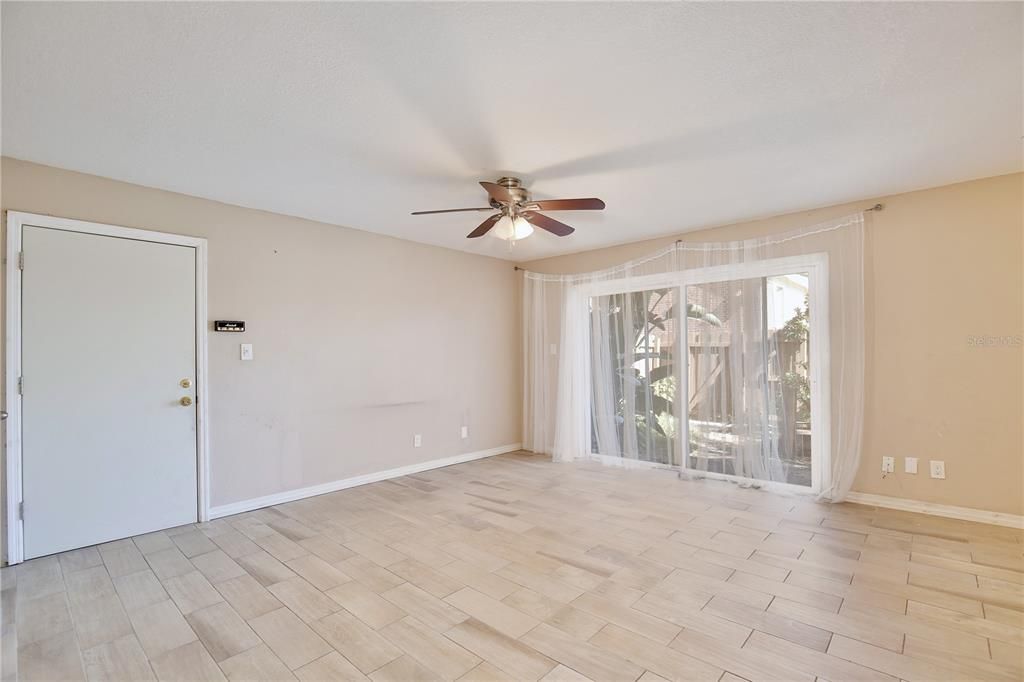 For Sale: $174,000 (2 beds, 1 baths, 891 Square Feet)