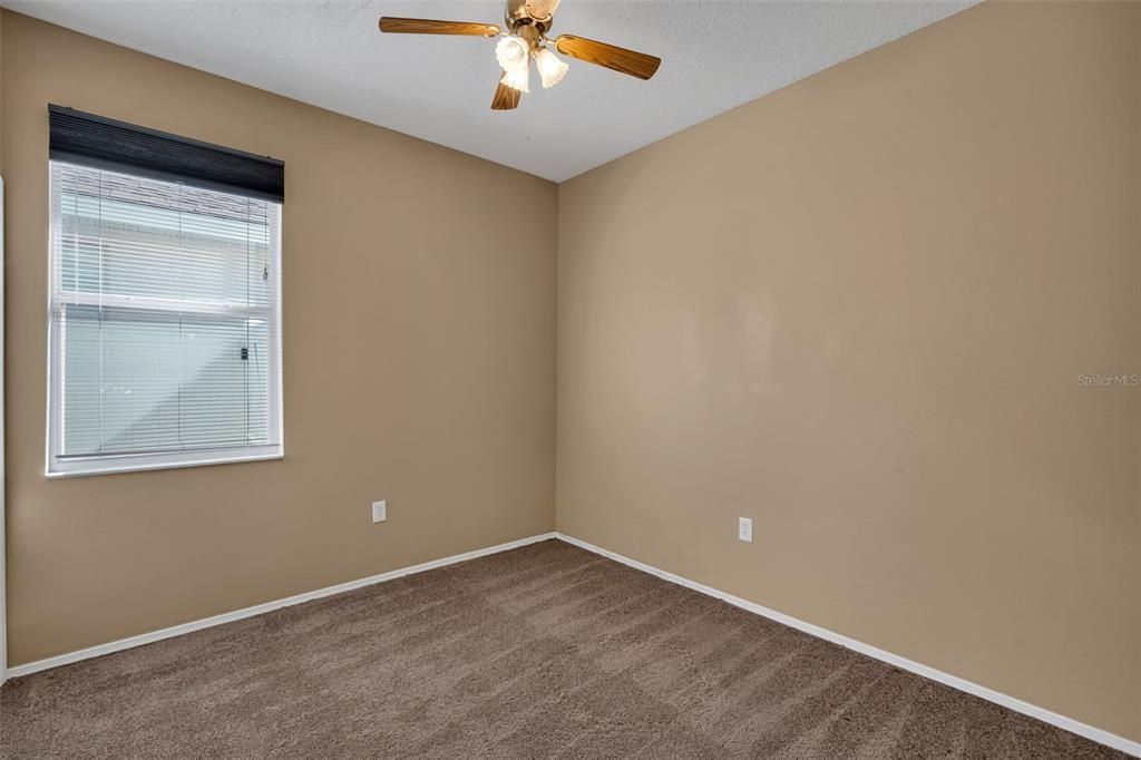 合同活跃: $325,000 (3 贝兹, 2 浴室, 1758 平方英尺)