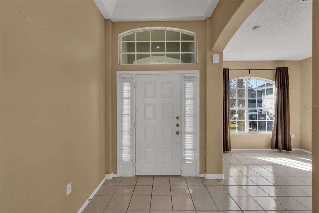 合同活跃: $325,000 (3 贝兹, 2 浴室, 1758 平方英尺)