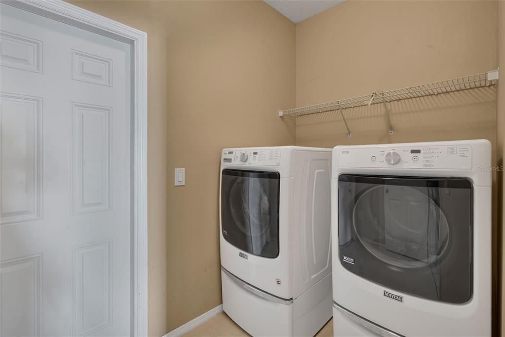 合同活跃: $325,000 (3 贝兹, 2 浴室, 1758 平方英尺)