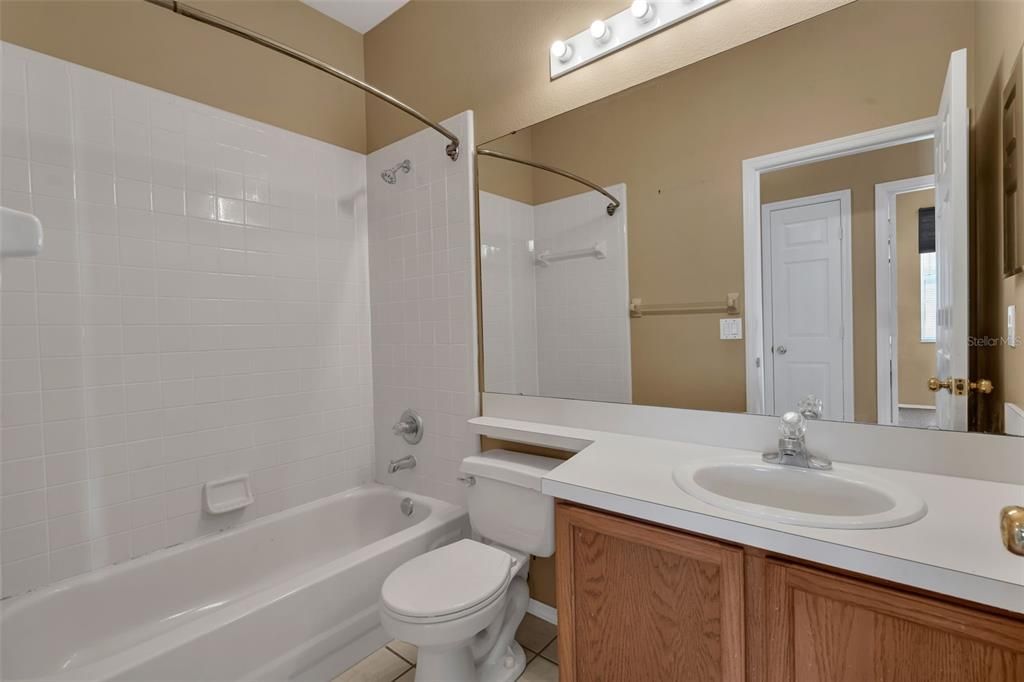 合同活跃: $325,000 (3 贝兹, 2 浴室, 1758 平方英尺)