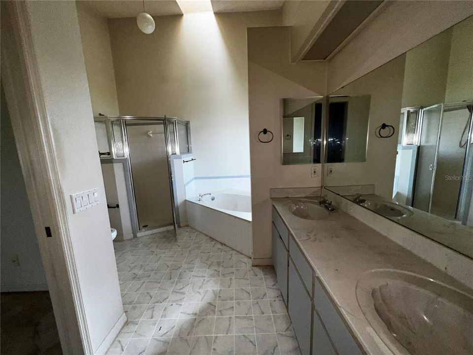 For Sale: $220,500 (3 beds, 2 baths, 1634 Square Feet)