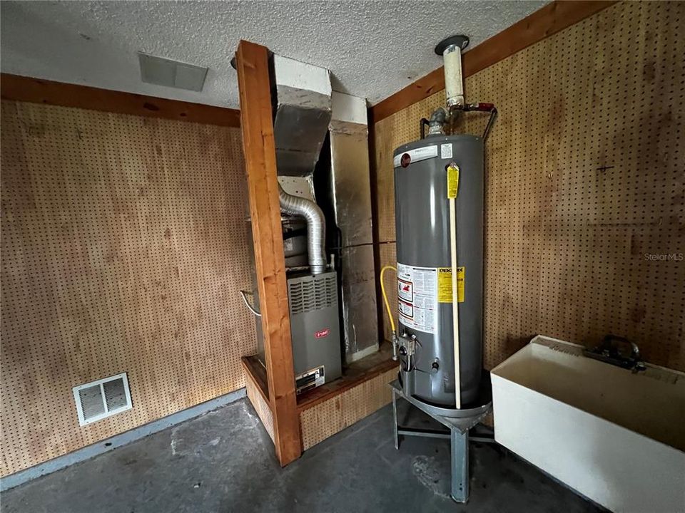 For Sale: $220,500 (3 beds, 2 baths, 1634 Square Feet)