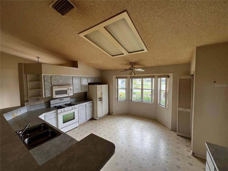 For Sale: $220,500 (3 beds, 2 baths, 1634 Square Feet)