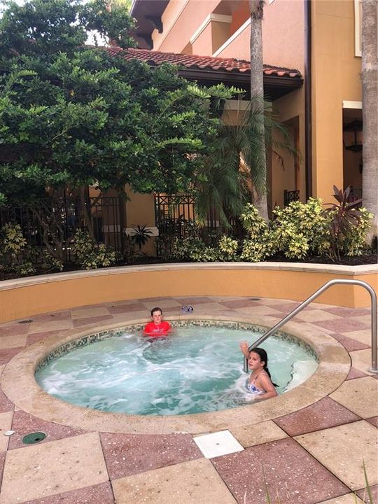 待售: $210,000 (2 贝兹, 2 浴室, 957 平方英尺)