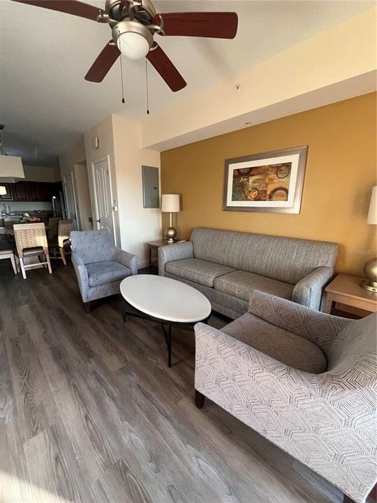 待售: $210,000 (2 贝兹, 2 浴室, 957 平方英尺)