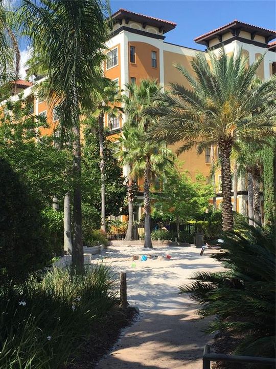 待售: $210,000 (2 贝兹, 2 浴室, 957 平方英尺)