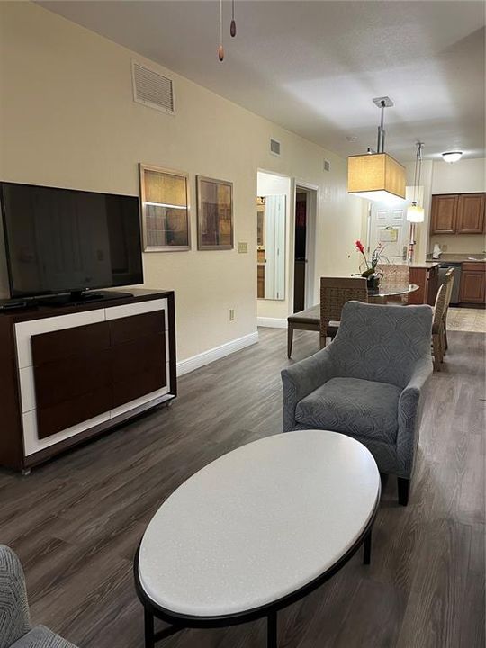 待售: $210,000 (2 贝兹, 2 浴室, 957 平方英尺)