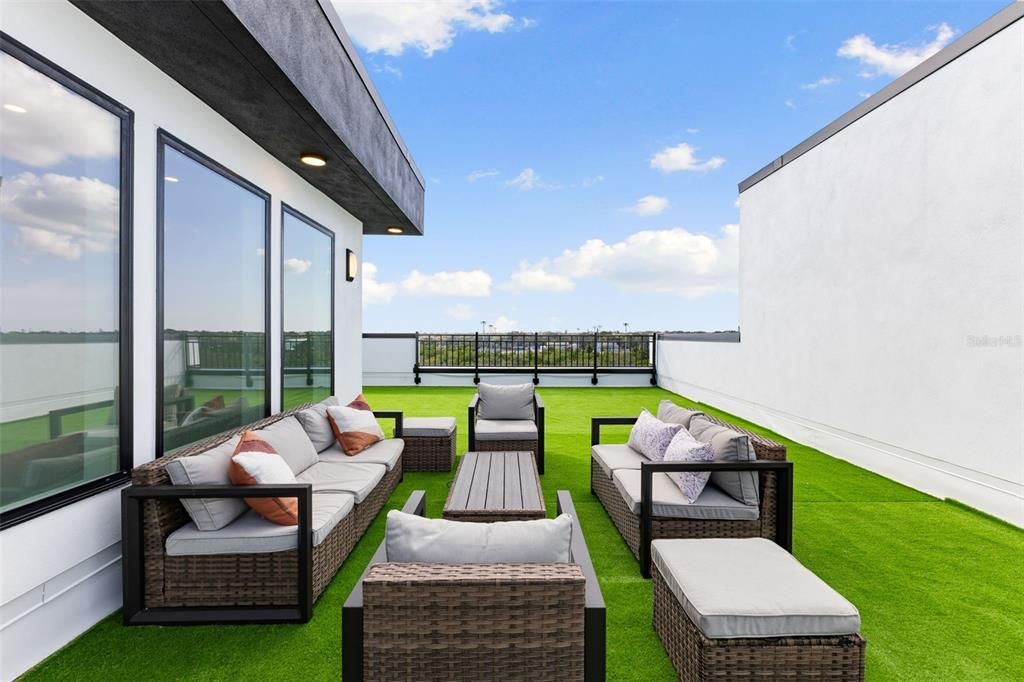 For Sale: $799,000 (3 beds, 3 baths, 2280 Square Feet)