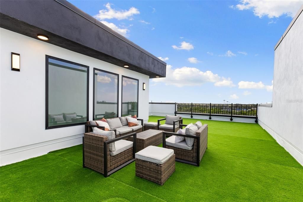 For Sale: $799,000 (3 beds, 3 baths, 2280 Square Feet)