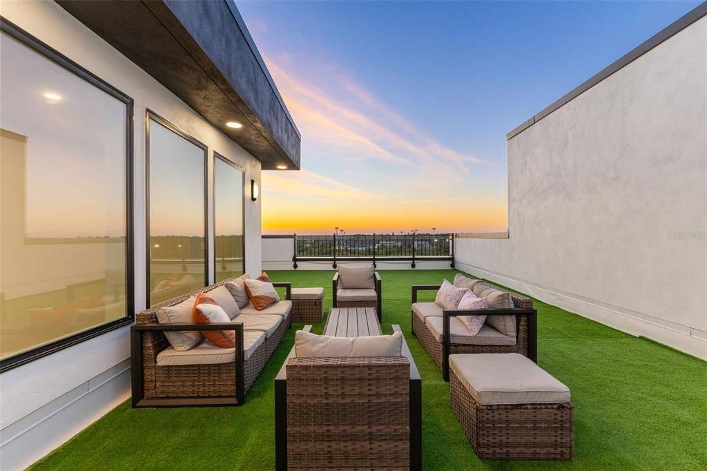 For Sale: $799,000 (3 beds, 3 baths, 2280 Square Feet)