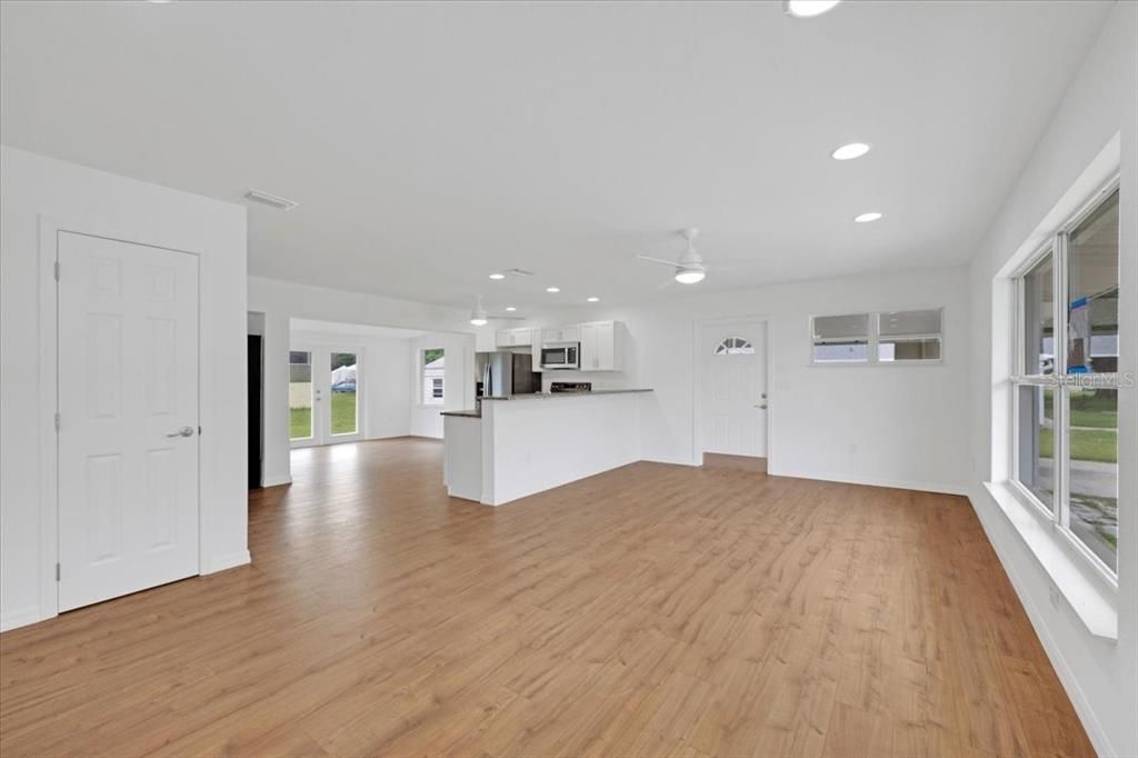 For Rent: $1,650 (2 beds, 1 baths, 1142 Square Feet)