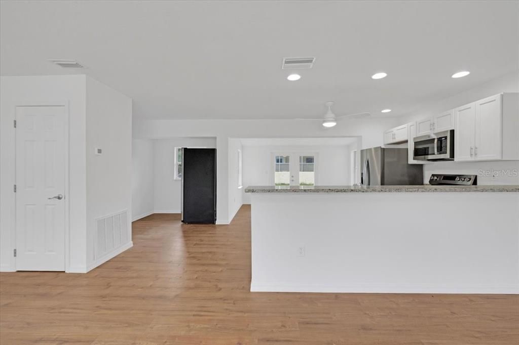 For Rent: $1,650 (2 beds, 1 baths, 1142 Square Feet)