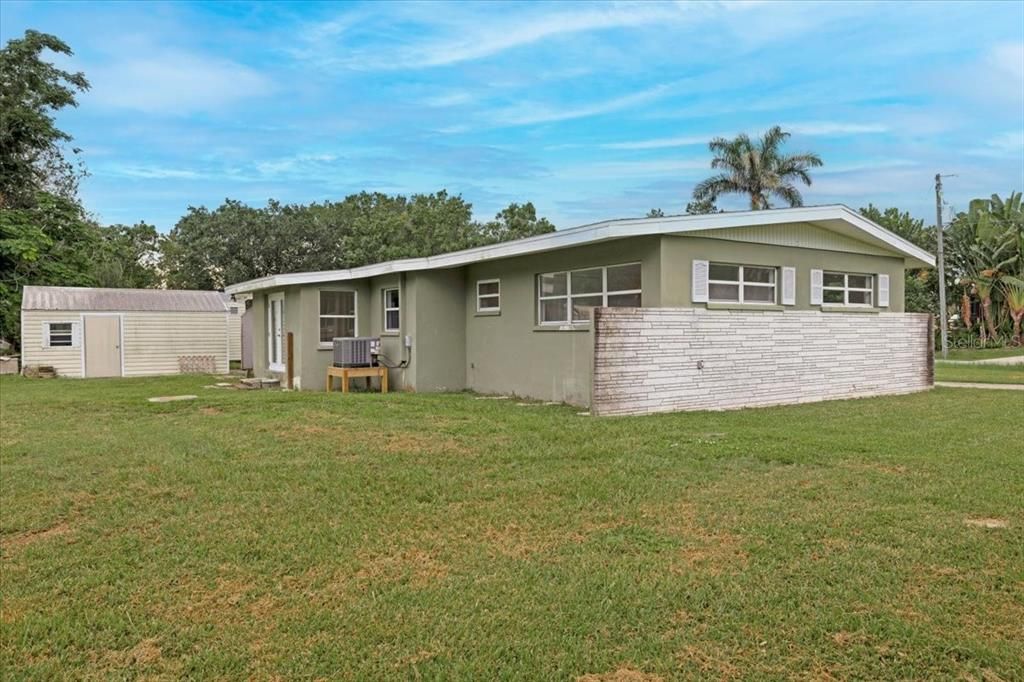 For Rent: $1,650 (2 beds, 1 baths, 1142 Square Feet)