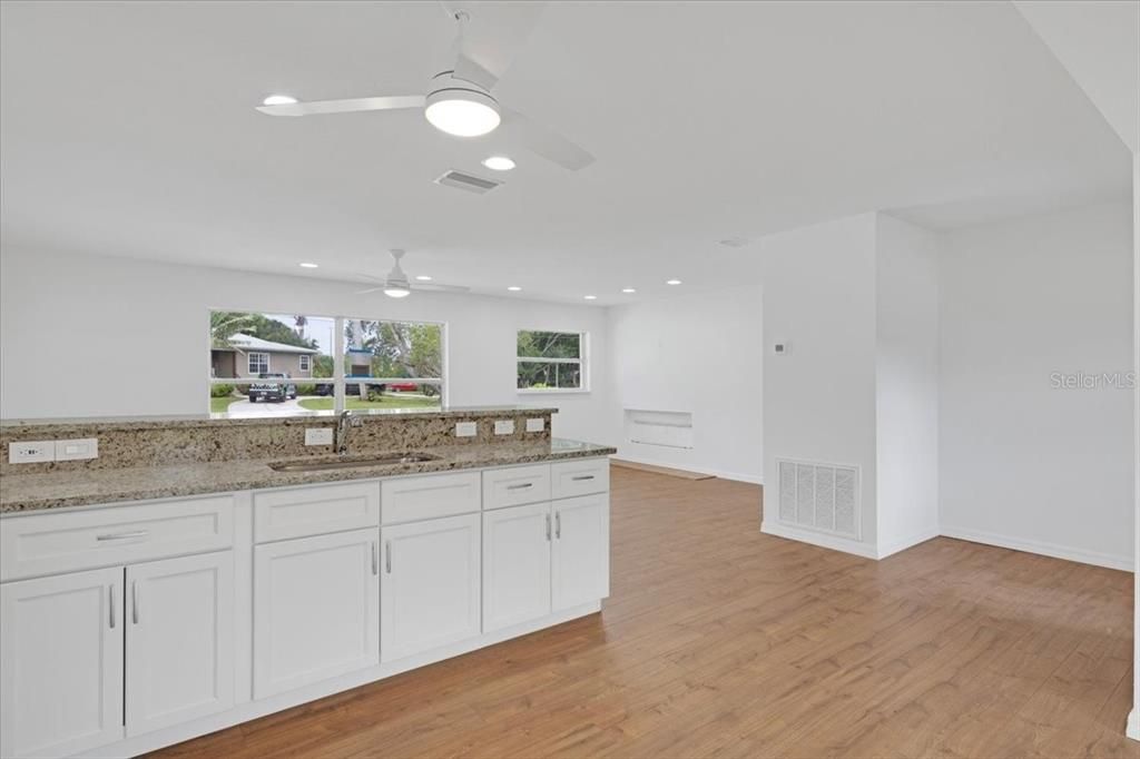 For Rent: $1,650 (2 beds, 1 baths, 1142 Square Feet)