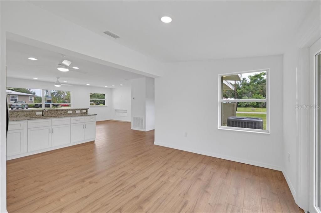 For Rent: $1,650 (2 beds, 1 baths, 1142 Square Feet)