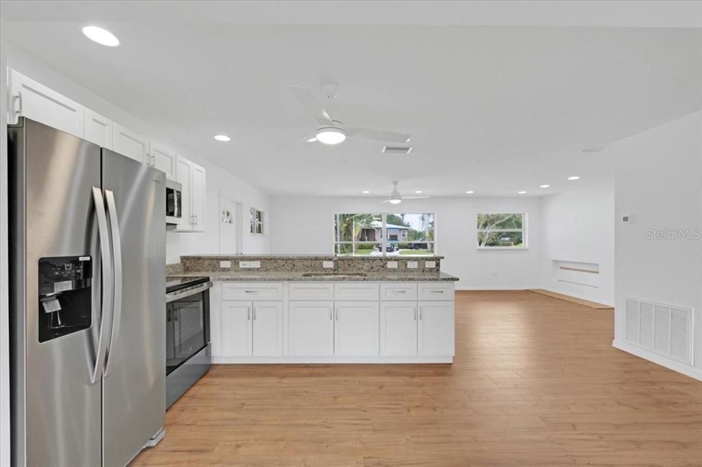 For Rent: $1,650 (2 beds, 1 baths, 1142 Square Feet)