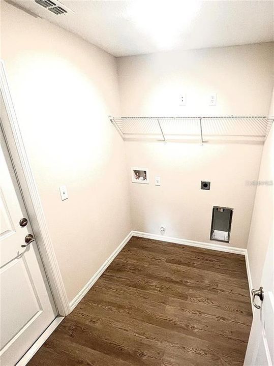 For Sale: $359,900 (3 beds, 2 baths, 1604 Square Feet)