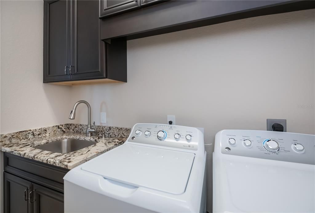 待售: $975,000 (3 贝兹, 2 浴室, 2340 平方英尺)