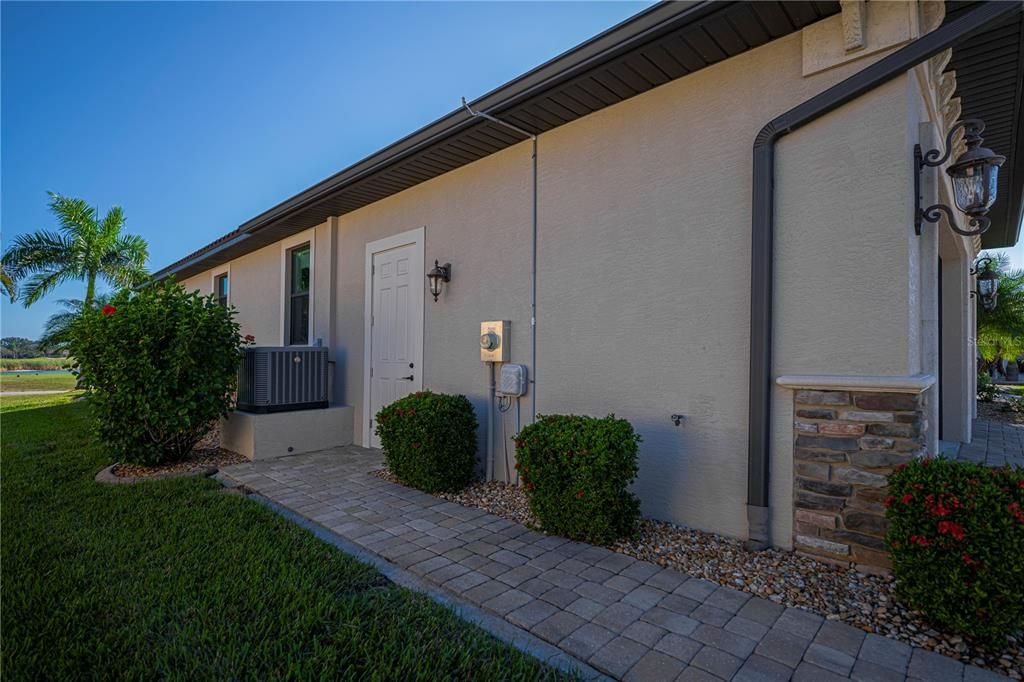 待售: $975,000 (3 贝兹, 2 浴室, 2340 平方英尺)