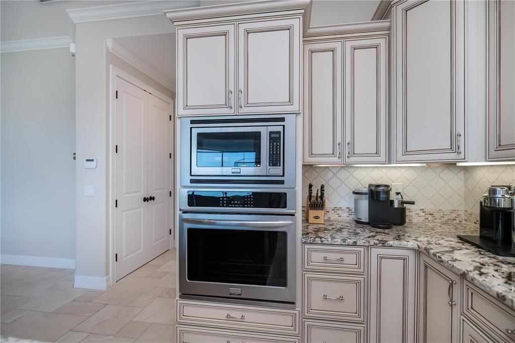 待售: $975,000 (3 贝兹, 2 浴室, 2340 平方英尺)