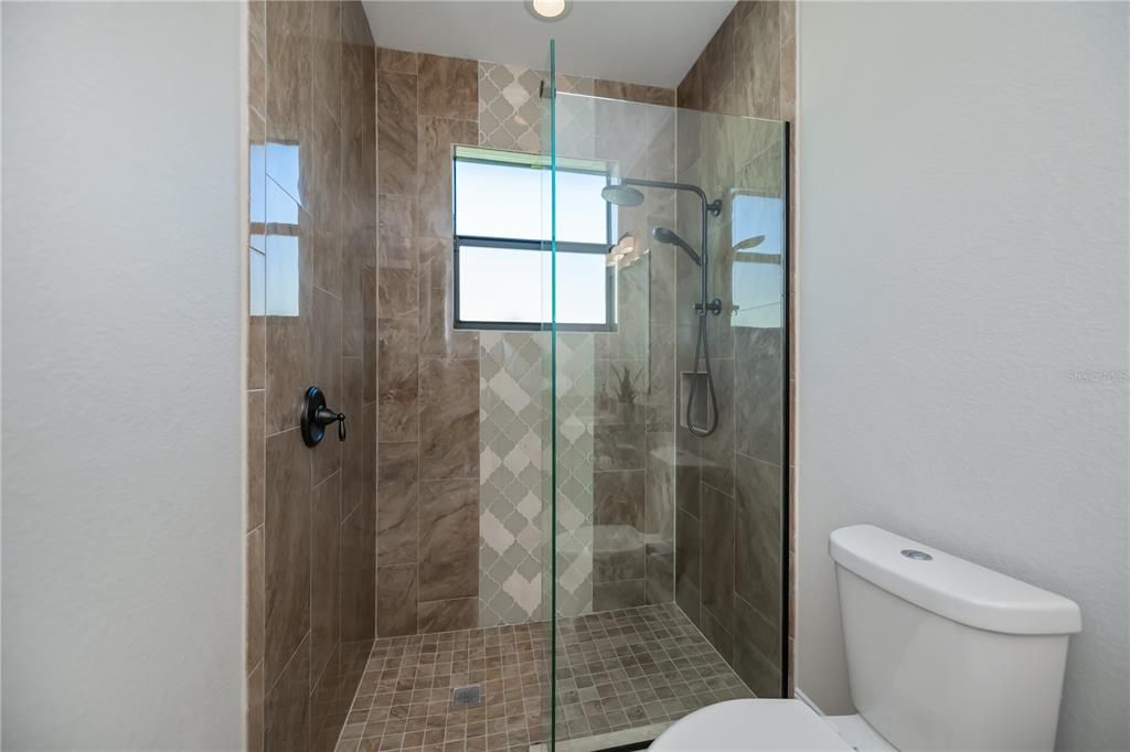 待售: $975,000 (3 贝兹, 2 浴室, 2340 平方英尺)