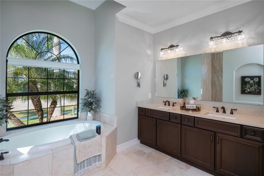 待售: $975,000 (3 贝兹, 2 浴室, 2340 平方英尺)