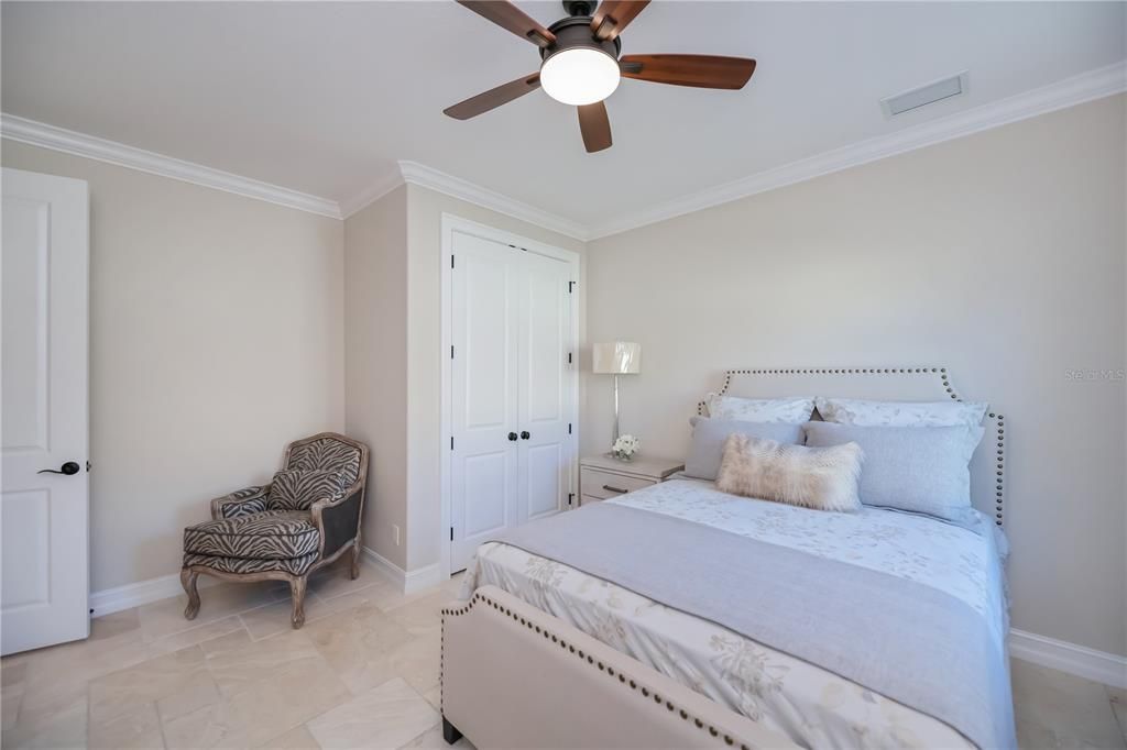 待售: $975,000 (3 贝兹, 2 浴室, 2340 平方英尺)