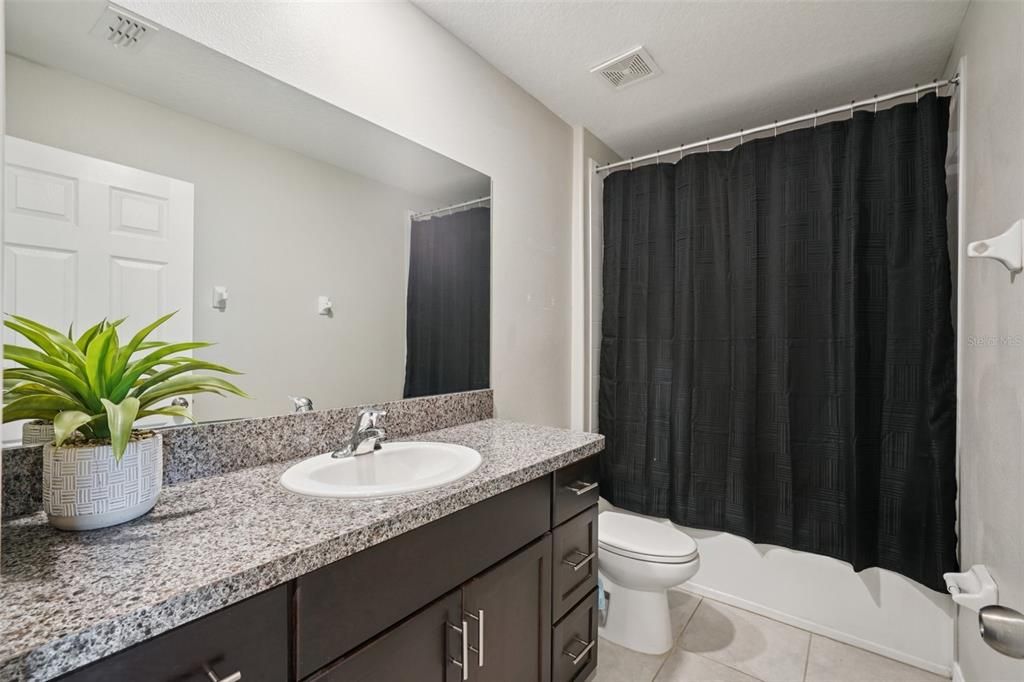 В аренду: $2,300 (4 спален, 2 ванн, 1914 Квадратных фут)