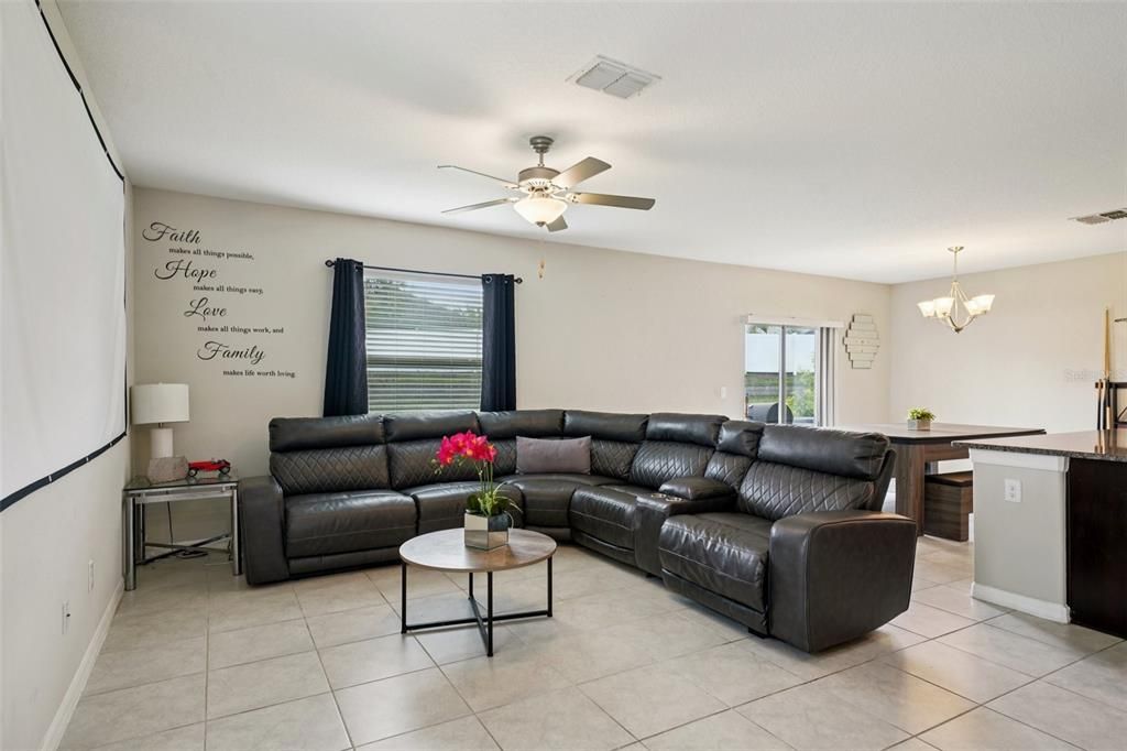 В аренду: $2,300 (4 спален, 2 ванн, 1914 Квадратных фут)