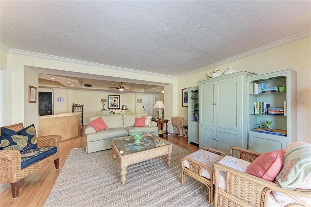 For Rent: $6,800 (2 beds, 2 baths, 1421 Square Feet)