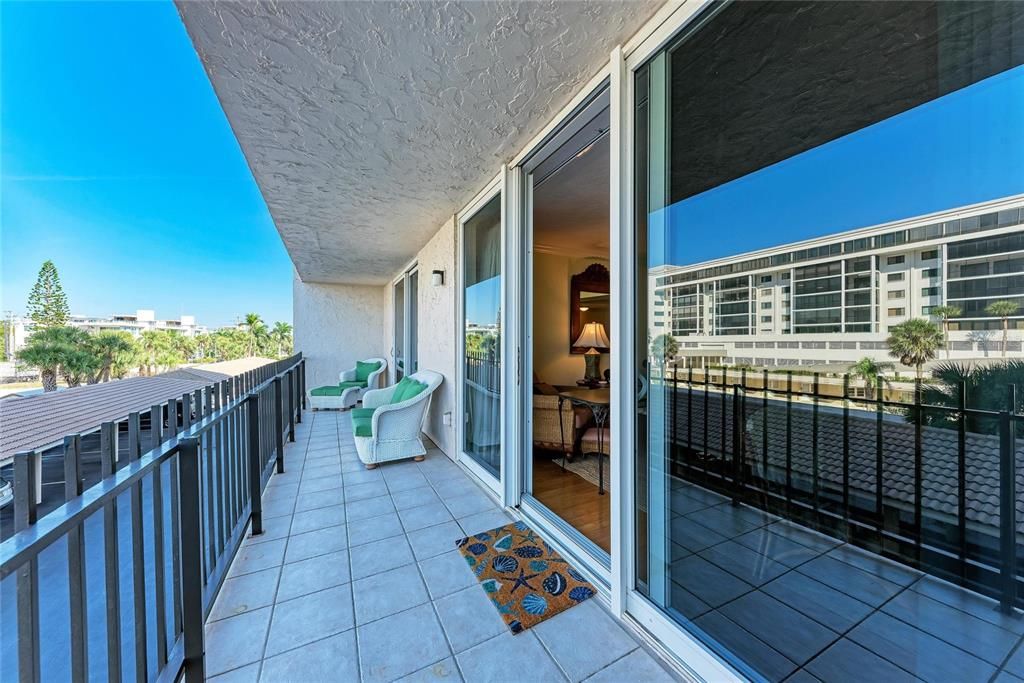 For Rent: $6,800 (2 beds, 2 baths, 1421 Square Feet)