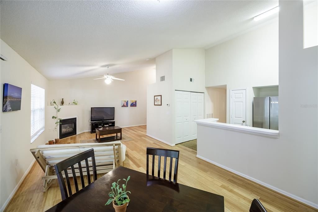 待售: $277,000 (3 贝兹, 2 浴室, 1454 平方英尺)