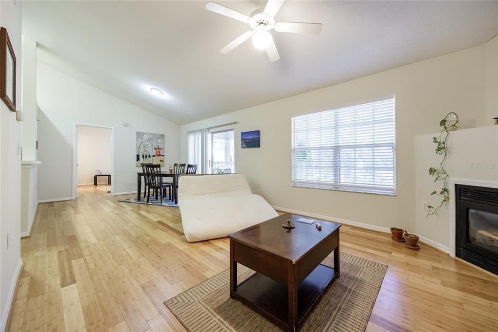 待售: $277,000 (3 贝兹, 2 浴室, 1454 平方英尺)