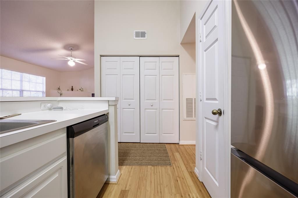 待售: $277,000 (3 贝兹, 2 浴室, 1454 平方英尺)