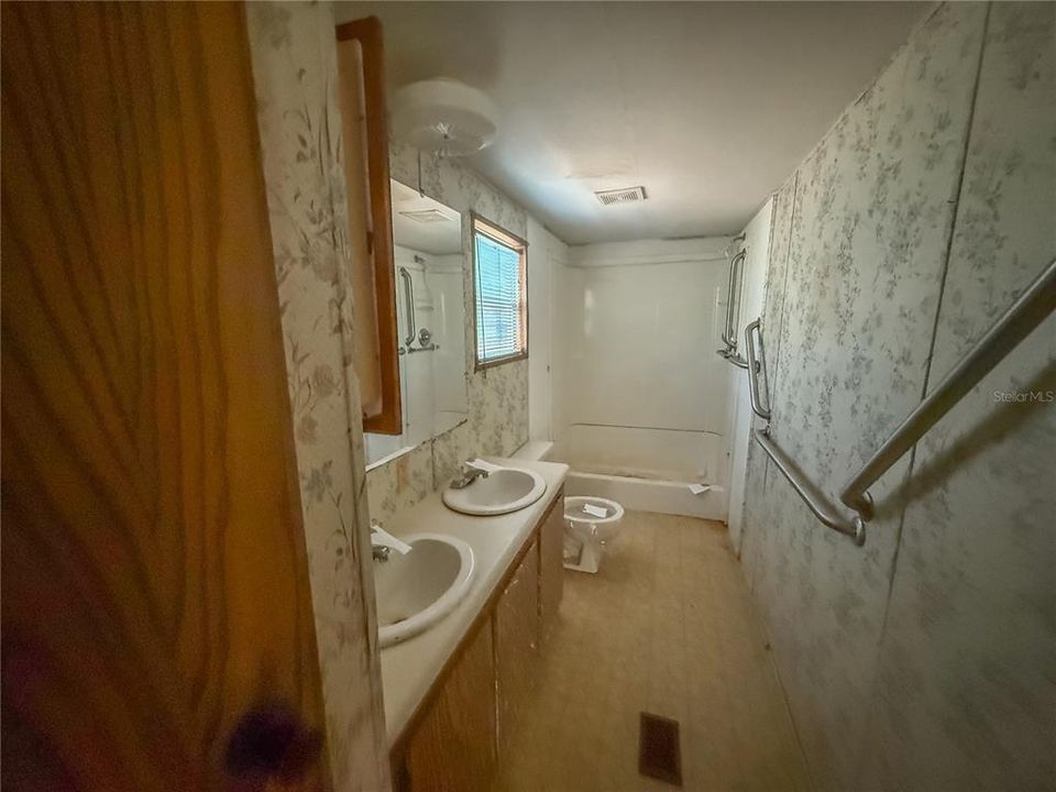 For Sale: $126,000 (3 beds, 2 baths, 1680 Square Feet)